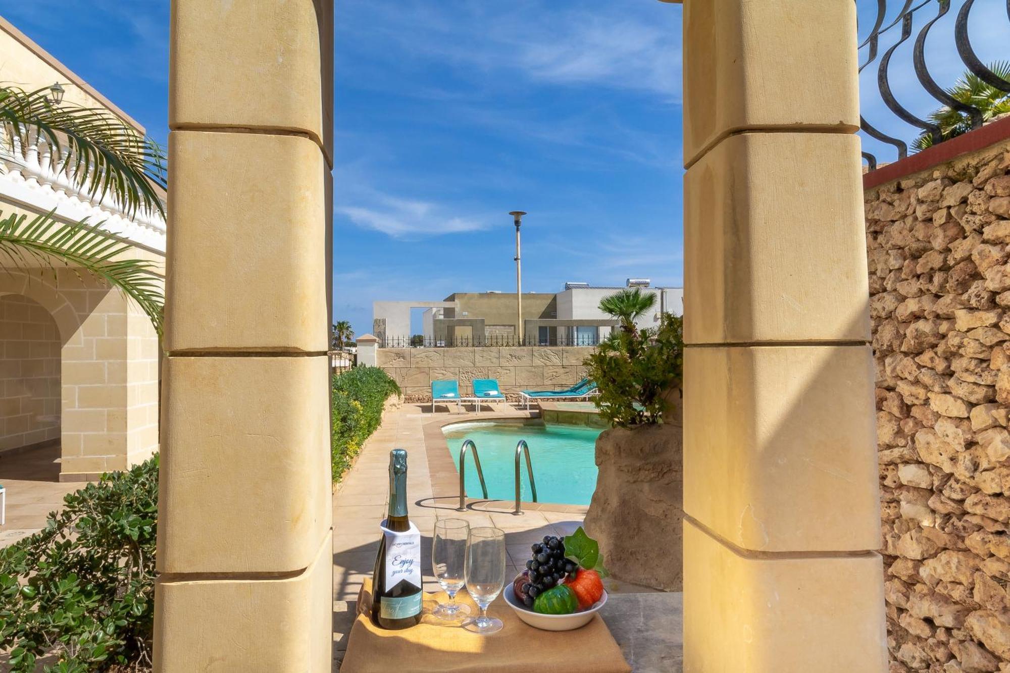 Villa & Pool Apartments In Mellieha Bay Exteriör bild